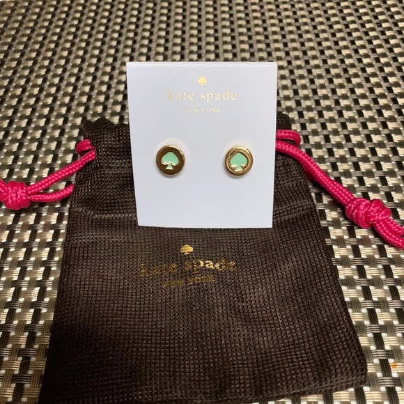 NEW☘️KATE SPADE ♠️  GREEN SPADE EARRINGS - Picture 1 of 3